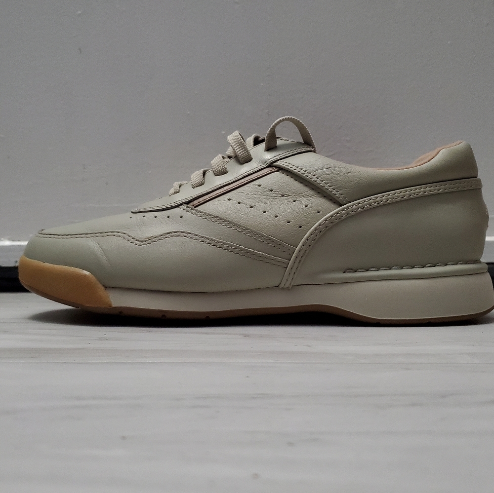 Rockport Leather shoes scream size 9 mens